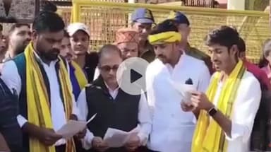 इंदौर: IAS संतोष वर्मा के समर्थन में जयस का प्रदर्शन, बयान को बताया सही