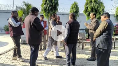 रामपुर: पूर्व केंद्रीय मंत्री मुख्तार अब्बास नकवी ने ग्राम शंकरपुर स्थित आवास पर पार्टी पदाधिकारियों के साथ की बैठक