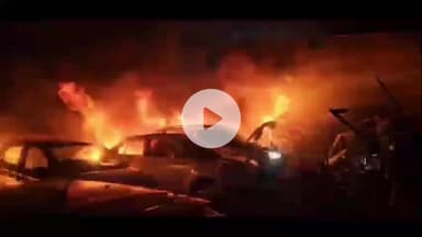 झुंझुनू: बेखौफ बदमाशों ने झुंझुनूं में पेट्रोल डालकर वर्कशॉप को फूंका, 18 गाड़ियां जलकर हुई खाक, सीसीटीवी फुटेज आया सामने