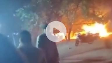 गोपद बनास: सीधी रोड पर चलती कार में हुए तीन धमाके, देखते ही देखते जलकर खाक हुई कार