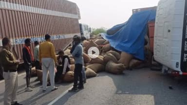 शिवपुरी: पलटे ट्रक की धान की बोरियों से बाइक टकराई, युवक की मौत