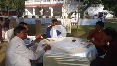 रामपुर: डीएम अजय कुमार द्विवेदी ने SIR का कार्य समय से पूरा करने वाले 10 BLO को घर बुलाकर कराया भोजन, देखिए स्पेशल रिपोर्ट