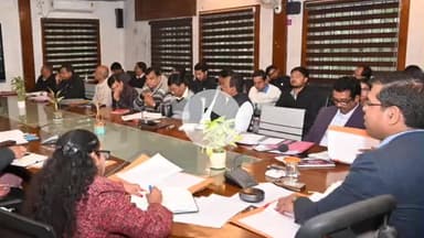 लोहरदगा: उपायुक्त ताराचंद ने कहा- धान अधिप्राप्ति केंद्रों पर ही दें अपना धान, सरकार देती है बेहतर मूल्य