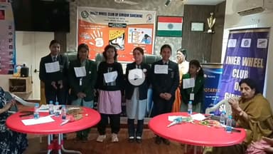 गिरिडीह: महिलाओं के विरुद्ध हिंसा के खिलाफ 'ओरेंज द वर्ल्ड' अभियान के तहत रोटरी भवन में वाद-विवाद प्रतियोगिता