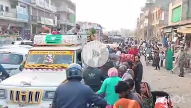 धौलपुर: राजाखेड़ा बाईपास पुल पर दिनभर जाम लगता रहता है, निजी बस वाले पुल पर बस खड़ी कर भरते हैं सवारियां