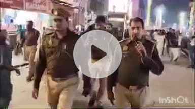 दशाश्वमेध चौकी प्रभारी अनुज मणि तिवारी ने अपने हमराहियों के साथ विभिन्न क्षेत्रों में गश्त की और सड़क किनारे अतिक्रमण को हटाया