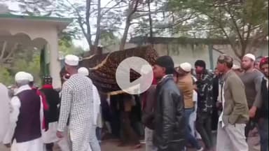 लोहरदगा: सिसई रोड पर भीषण हादसा: पेड़ से टकराने पर ड्राइवर की हुई दर्दनाक मौत