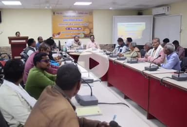 मऊ: कुसमौर में बिहार के किसान राष्ट्रीय बीज विज्ञान एवं प्रौद्योगिकी संस्थान में ले रहे प्रशिक्षण