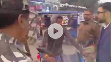 जमुई: कचहरी चौक पर लापरवाह बाइक चालकों को गुलाब फूल देकर SDO और DTO ने यातायात नियमों के पालन का दिया संदेश