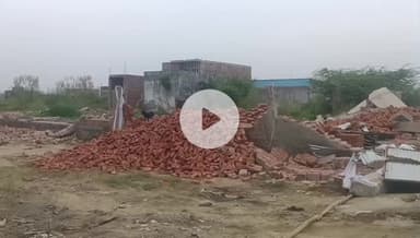 रामपुर: 32 दिन पहले ताश का मझरा गांव में RDA की टीम ने अवैध बताकर पीएम आवास गिराया, पीड़ित ने डीएम के यहां की शिकायत