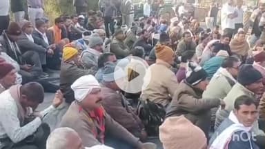 धरमपुरी: खलघाट राऊ फोरलेन टोल के पास किसान आंदोलन शुरू, भारी संख्या में किसान शामिल, पुलिस बल तैनात