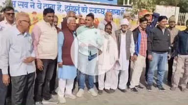 झुंझुनू: खाजपुर पुराना के ग्रामीणों ने कलेक्ट्रेट पर किया विरोध प्रदर्शन, जिला कलेक्टर को दिया ज्ञापन और चेतावनी