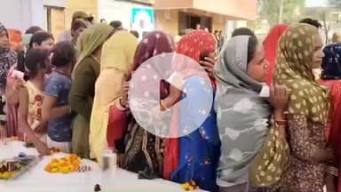 झुंझुनू: नगर परिषद परिसर में भामाशाहों के सहयोग से बढ़ती सर्दी के मद्देनज़र गरीबों को किए गए कंबल वितरण