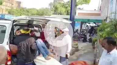 आरा: टाउन थाना क्षेत्र के सपना सिनेमा मोड़ के समीप सोमवार सुबह अनियंत्रित होकर सवारी से भरी ऑटो पलट गई