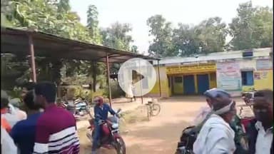 महाराजगंज: दरहटा में खाद संकट पर किसानों का फूटा गुस्सा, सड़क जाम कर जमकर की नारेबाजी