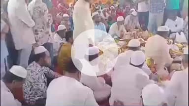 மொடக்குறிச்சி: லக்காபுரம் பகுதியில் கந்தூரி திருவிழா நடைபெற்றது இதில் கூட்டு பிரார்த்தனையும் நடைபெற்றன