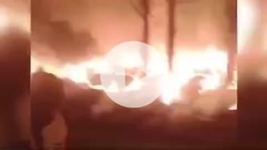 हमीरपुर: कुतुबपुर गांव में वैन में लगी आग परली में फैली, फायर ब्रिगेड ने पाया काबू