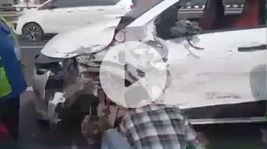 चंदौली: जगदीशसराय समीप हाईवे पर कार और अनियंत्रित पिकअप में जोरदार टक्कर, पिकअप पलटी, वाहनों के उड़े परखच्चे, जनहानि नहीं