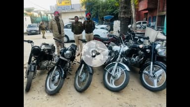 ਭੋਗਪੁਰ: ਭੋਗਪੁਰ ਵਿਖੇ ਨਾਕੇਬੰਦੀ ਦੌਰਾਨ ਪੁਲਿਸ ਨੇ ਪੰਜ ਮੋਟਰਸਾਈਕਲ ਕਿਤੇ ਜਬਤ