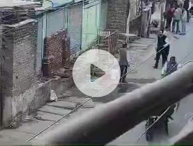 रूड़की: गणेशपुर में संपत्ति विवाद को लेकर दो पक्षों के बीच मारपीट, पति-पत्नी हुए घायल, वीडियो सोशल मीडिया पर हुआ वायरल