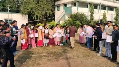 गिरिडीह: दिल्ली पुलिस द्वारा एनएमओपीएस के राष्ट्रीय पदाधिकारियों पर FIR के विरुद्ध गिरिडीह के सरकारी कर्मियों का विरोध