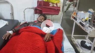 झालरापाटन: चाचोरनी मार्ग पर अज्ञात वाहन की टक्कर में बाइक सवार युवक घायल, जिला अस्पताल में भर्ती