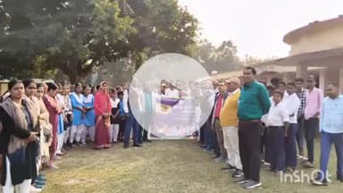 सत्तर कटैया: सत्तरककैया प्रखंड के विश्वनाथ प्लस टू उच्च विद्यालय में महिला एवं बाल विकास निगम द्वारा जागरूकता कार्यक्रम आयोजित