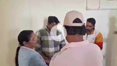 मंदसौर: नपा सफाई कर्मियों ने ई-अटेंडेंस और अन्य दिक्कतों के खिलाफ SDM को सुशासन भवन में दिया ज्ञापन