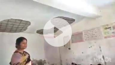 कतरीसराय: सुंदर पुर आंगनबाड़ी केंद्र में बदहाल व्यवस्था, जर्जर छत के नीचे बच्चे पढ़ने को मजबूर