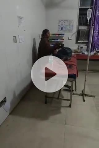 मऊ: सहादत पुरा में 25 वर्षीय युवक ने अज्ञात कारण से जहरिला पदार्थ सेवन किया, हालत गंभीर, जिला अस्पताल में कराया गया भर्ती