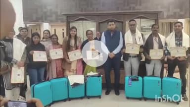 आगरा: आगरा में SIR डिजिटलाइजेशन धीमा, अच्छे काम करने वाले BLO को किया गया सम्मानित