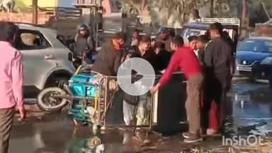 हरदोई: हरदोई-पिहानी मार्ग पर सड़क पर भरे नाले के पानी में छात्राओं से भरा ई-रिक्शा अनियंत्रित होकर पलटा, वीडियो हुआ वायरल