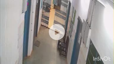 नवादा: नवादा के सदर अस्पताल के सिटी स्कैन से जारी वीडियो में कुर्सी उठाकर ले जाते लोग, पहुंचने की अपील