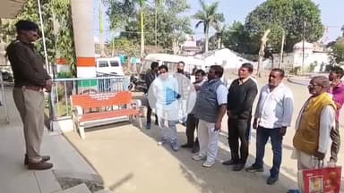 बीना: अधिकारियों के खिलाफ साजिश के विरोध में किसानों ने बीना थाने में ज्ञापन सौंपा, जांच की मांग