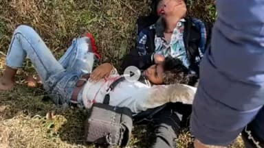 लोहाघाट: अद्वैत आश्रम मायावती मार्ग लोहाघाट में दो बाइक सवार पिकअप से टकराकर गंभीर रूप से घायल