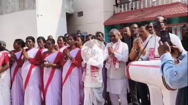 लोहरदगा: लोहरदगा झखरा कुम्बा में बाबूलाल मरांडी ने की पूजा, राज्य और देश की तरक्की की कामना की