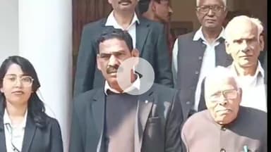 मथुरा: अधिवक्ता दिवस पर प्रगतिशील अधिवक्ता फॉर्म ने डीएम के माध्यम से CM को सौंपा 5 सूत्रीय ज्ञापन