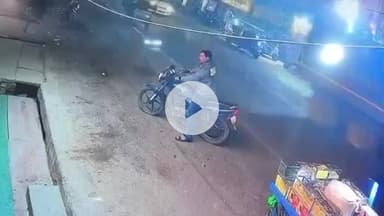 हमीरपुर: सुमेरपुर कस्बे में ई-रिक्शा ने बाइक सवार शिक्षक को मारी टक्कर, घायल