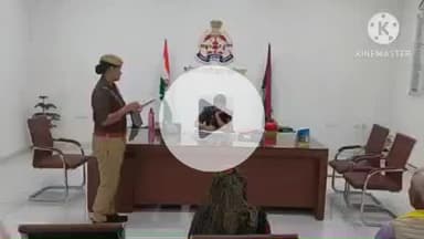 हमीरपुर: पुलिस अधीक्षक ने पुलिस कार्यालय में आए फरियादियों की शिकायतों को सुना