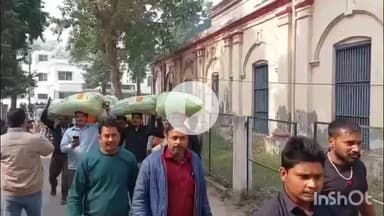 हरदोई: हरदोई में धान खरीद समस्या पर किसानों ने सामाजिक संगठनों के साथ दिया धरना, धान की बोरियां लेकर कलेक्ट्रेट पहुंचे किसान