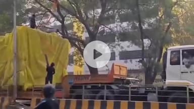 पटना ग्रामीण: पटना एयरपोर्ट के पास एयरपोर्ट रोड पर ट्रक फंसने से लगा जाम