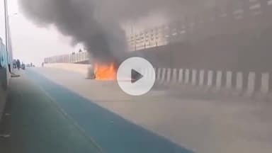 पटना ग्रामीण: पटना: पीएमसीएच के बाहर चलती कार में लगी भीषण आग, बाल-बाल बचे डॉक्टर