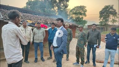 पीरटांड: पीरटांड़ में अधूरे पीएम/अबुआ आवास की जांच के लिए बीडीओ मनोज मरांडी पुलिस टीम के साथ लाभुकों के घर पहुंचे