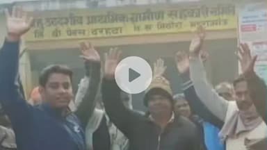 महाराजगंज: बिo पैक्स दरहटा में धान खरीद व्यवस्था में अनियमितताओं का आरोप लगाकर किसानों ने किया प्रदर्शन