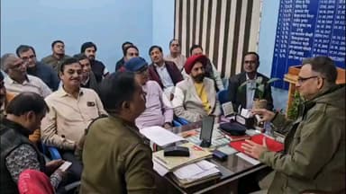 गिरिडीह: हुट्टी बाजार नगर थाना में पुलिस प्रशासन और चैंबर ऑफ कॉमर्स की बैठक, सुरक्षा पर हुई चर्चा