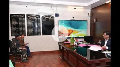 लोहरदगा: उपायुक्त डॉ. ताराचंद ने संवेदनशील और अतिसंवेदनशील बूथों के चिह्नांकन की समीक्षा का निर्देश दिया