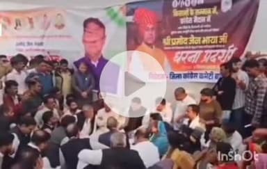 बारां: अंता विधायक के नेतृत्व में खाद की समस्या दूर करने के लिए सीएसपीएल प्लांट गड़े पान के बाहर दिया धरना