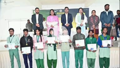 लोहरदगा: उपायुक्त डॉ. कुमार ताराचंद ने कहा, इंटरनेट का सही उपयोग सीखें और समय का सदुपयोग करें