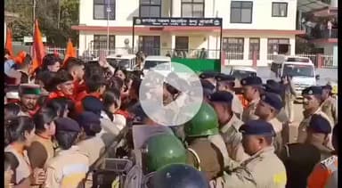 धर्मशाला: जोरावर स्टेडियम में एबीवीपी का प्रदर्शन, लाठीचार्ज के बीच सरकार पर वादाखिलाफी के आरोप लगाए गए