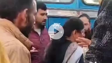 कांगड़ा: कांगड़ा में निजी बस और कार की हुई जोरदार टक्कर, सड़क पर अफरा तफरी और लगा कई किलोमीटर लंबा जाम